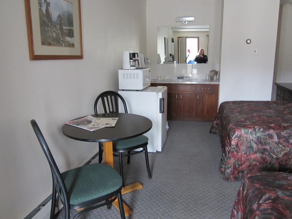 The Gateway Inn Canmore Kamer foto